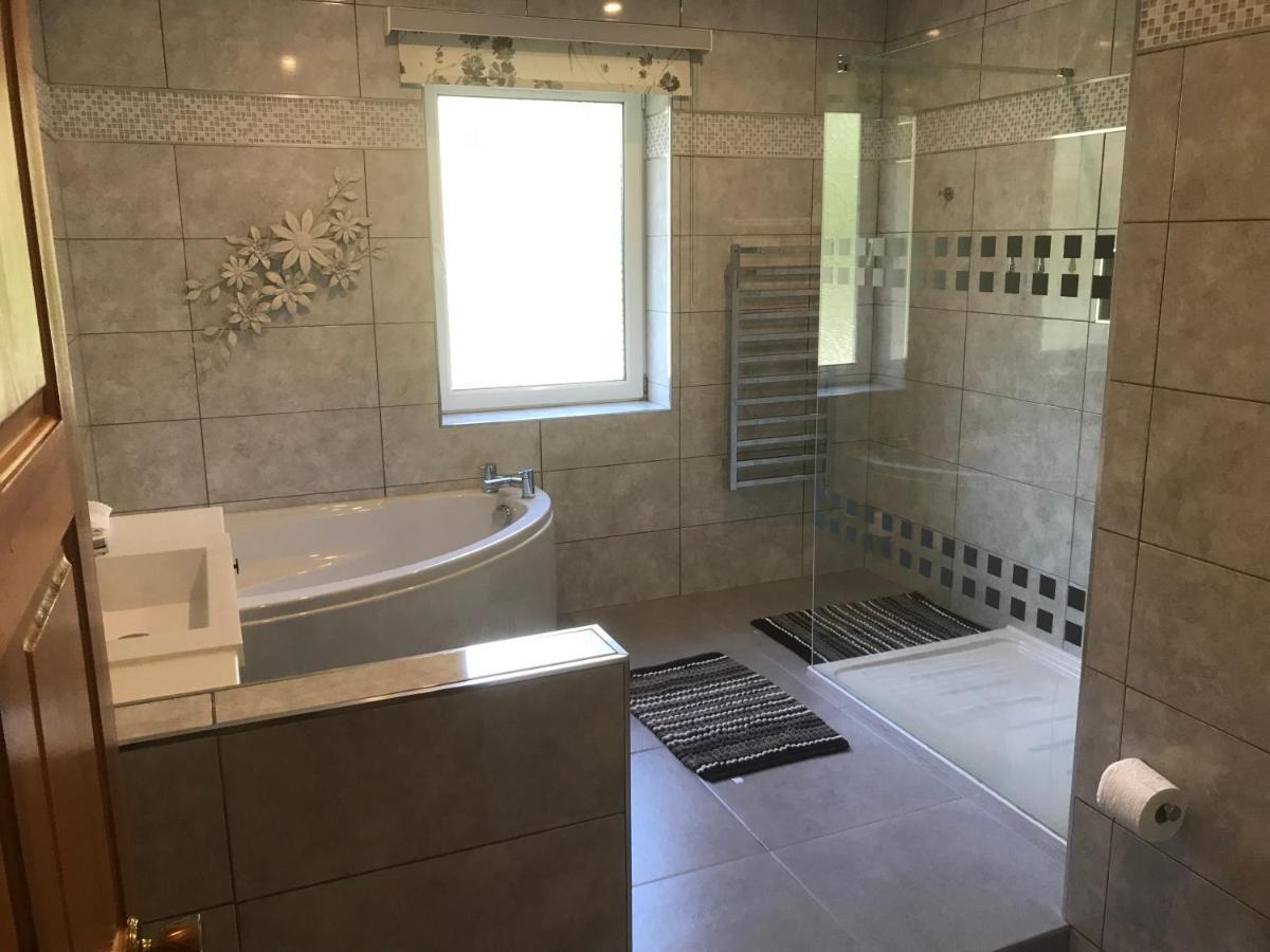 Heulwen Guest House Dolgellau Bagian luar foto