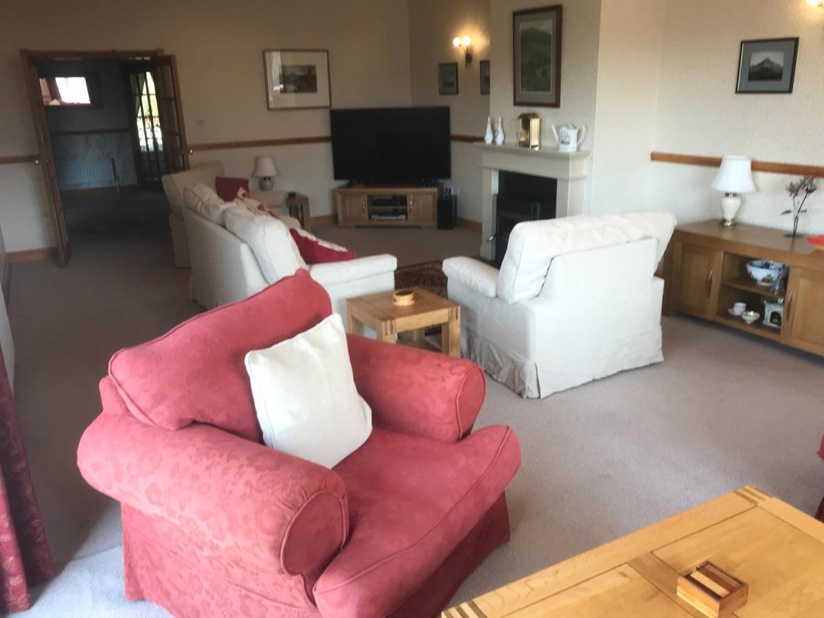 Heulwen Guest House Dolgellau Bagian luar foto