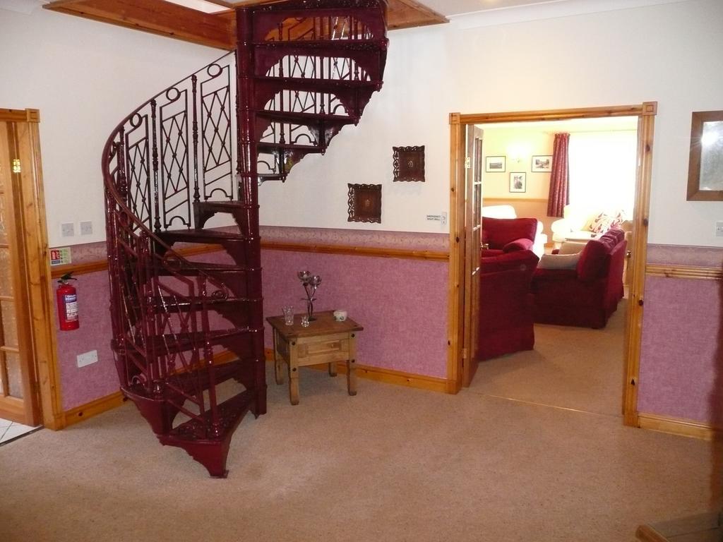 Heulwen Guest House Dolgellau Bagian luar foto