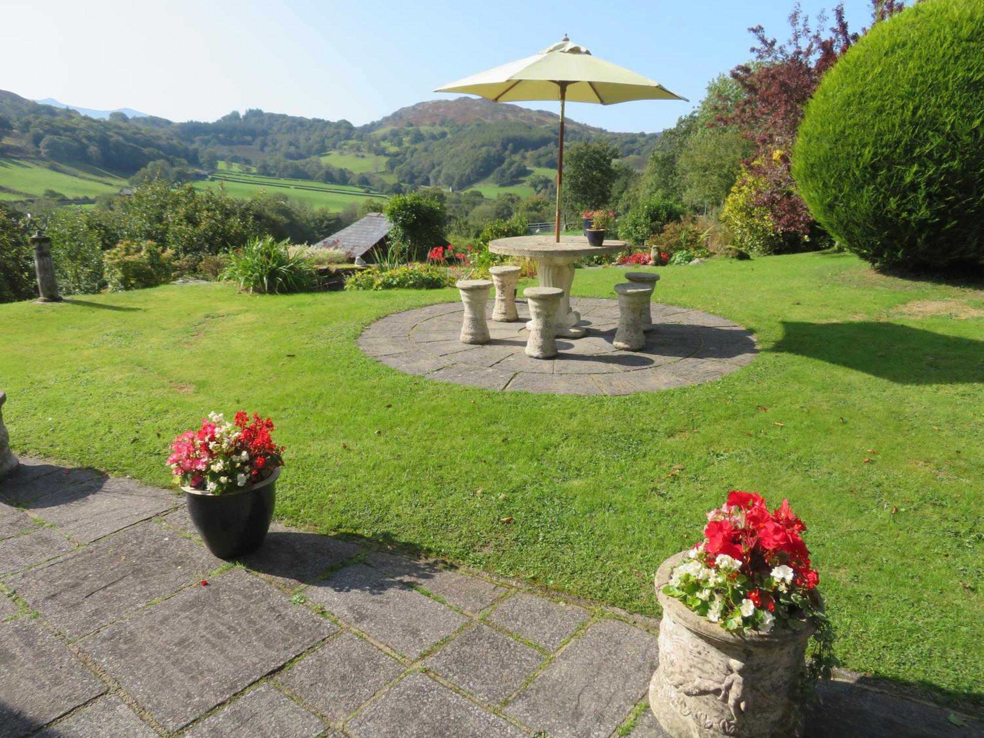 Heulwen Guest House Dolgellau Bagian luar foto
