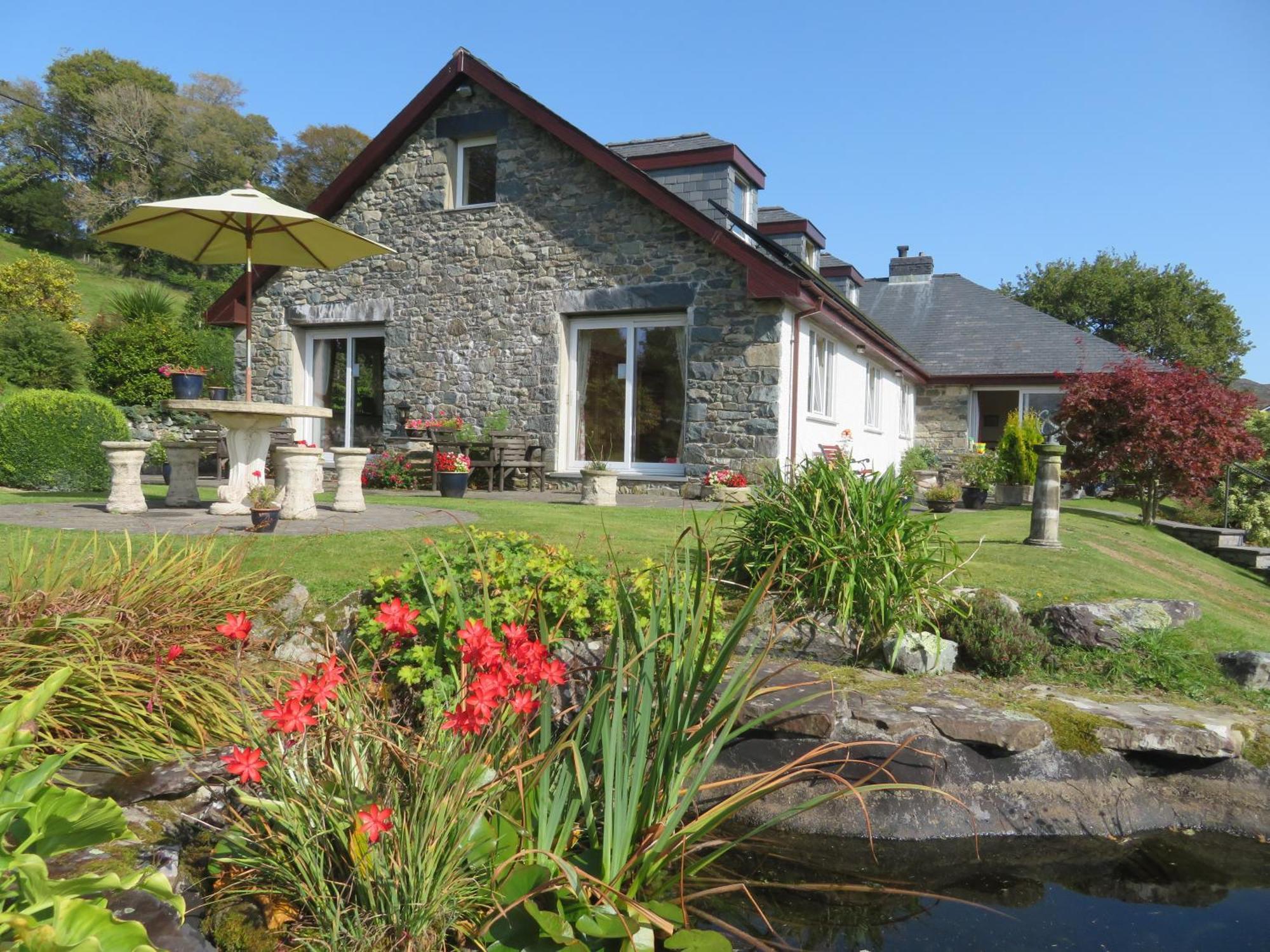 Heulwen Guest House Dolgellau Bagian luar foto